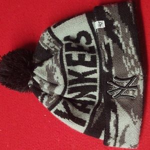 Embroidered Yankees pom top winter hat